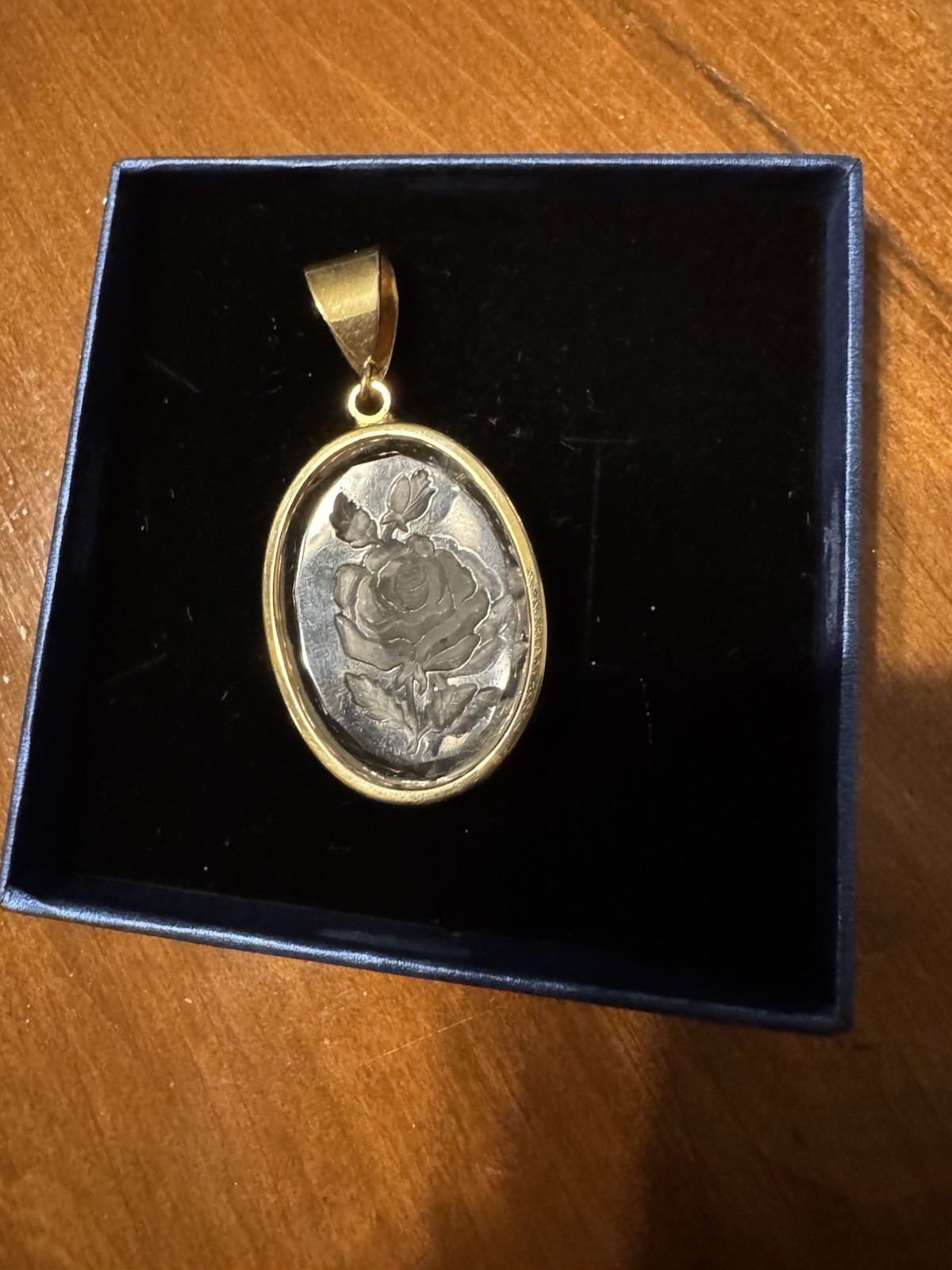Vintage Intaglio ROSE CAMEO Necklace, Gold Tone, Reverse Carved, Clear Acrylic