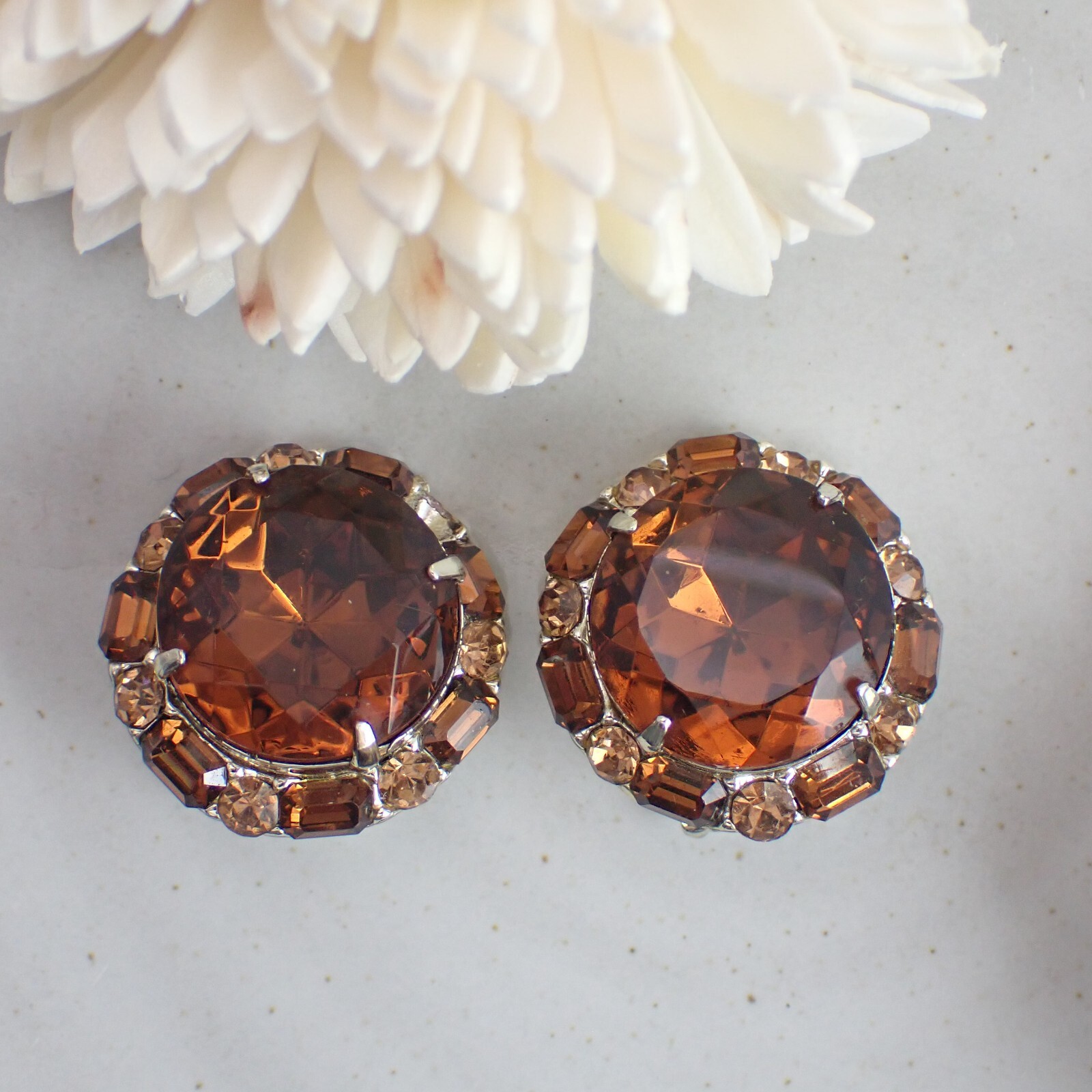 Vintage Bold Golden Brown Rhinestone Round Yellow Gold Plated Clip Earrings