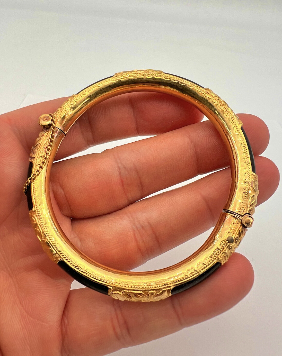 Antique Chinese 24K Yellow Gold Black Gem 8mm 6.5″ Hinged Bracelet Bangle 26.9g