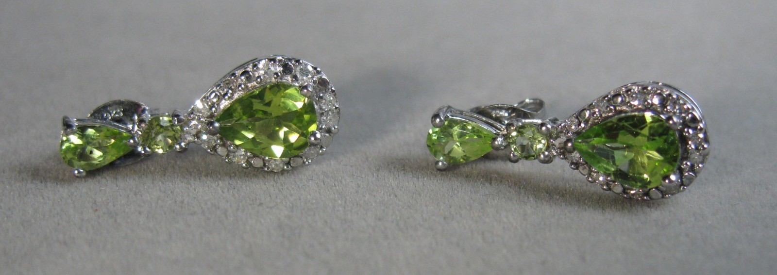 NIB Sterling Silver Peridot August Birthstone Pierced Earrings 1.7g #B171