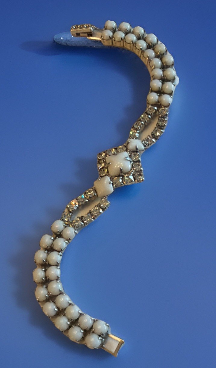 Kramer Vintage 1950″s Milk Glass Rhinestone 7″ Bracelet Silver Tone W26
