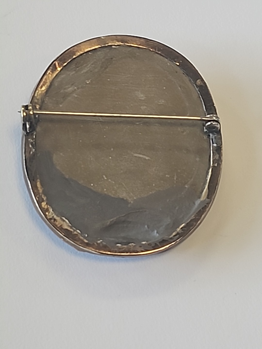 VINTAGE GREY OVAL CAMEO WITH GOLD TRIMMING
