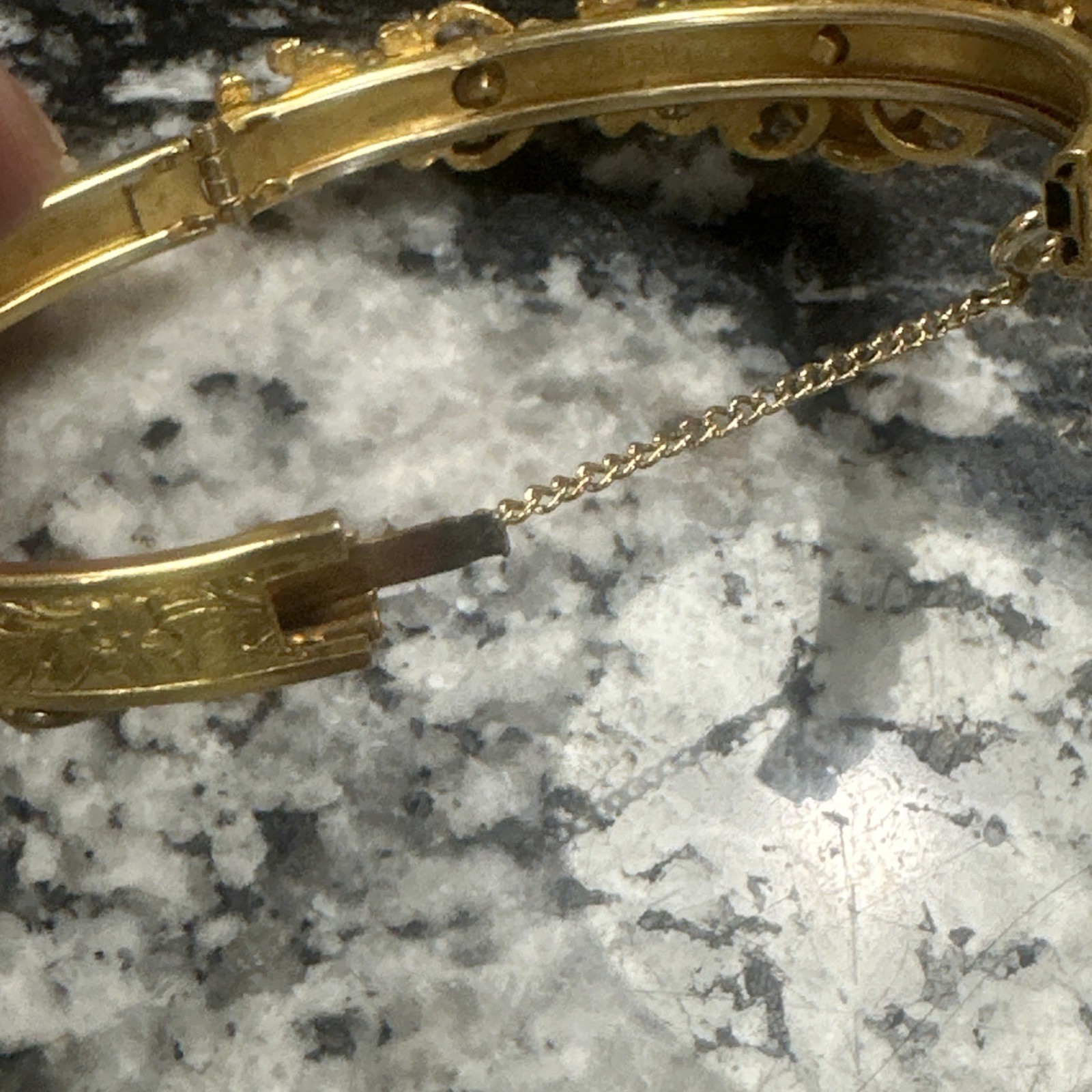Vintage FLORENZA Bangle Bracelet Cameo Seed Pearls Gold Tone Hinged 6 1/4”