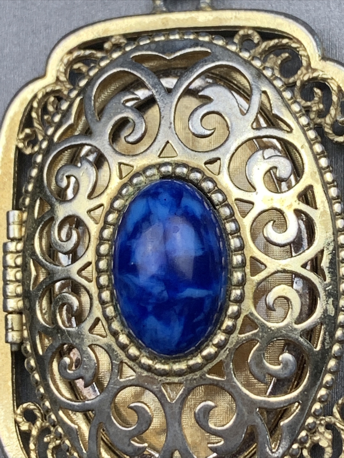 Vintage Necklace Signed Avon Hidden Picture Locket Faux Lapis Lazuli￼ Pendant 22