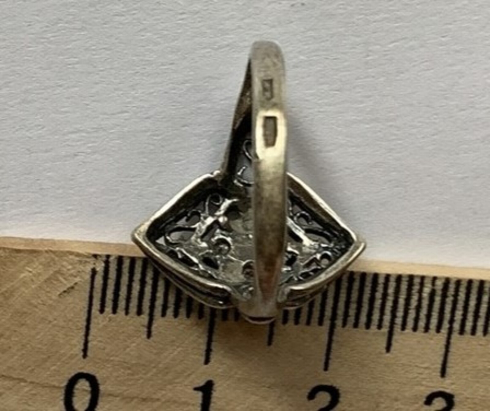 Vintage ring sterling silver 925 Size 8.5 Weight 2.8 g. Filigree.