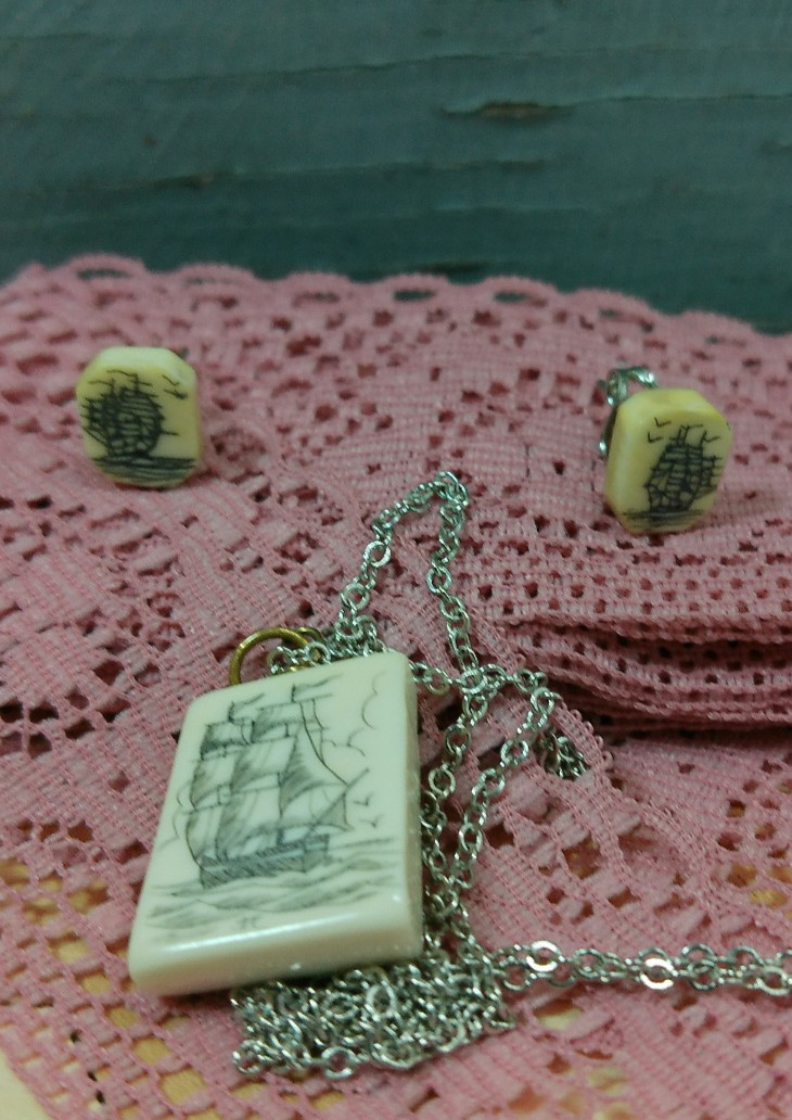 Vtg Scrimshaw Styled Clipper Ship Pendant Necklace Faux Bone Earring Set Lot