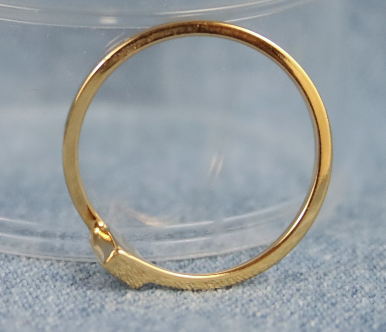 Unsigned Vintage 1985 Avon Delicate Hues Stackable Ring Crystal Baguette Stone 9