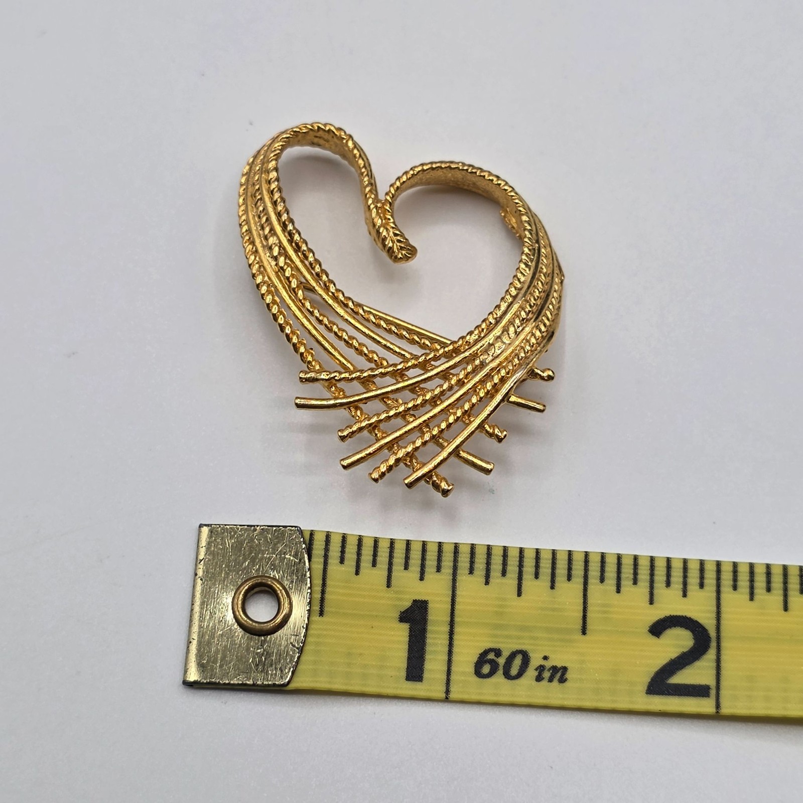New View Brooch Gold Tone Heart Pin Designer Fashion Jewelry Textured Vintage