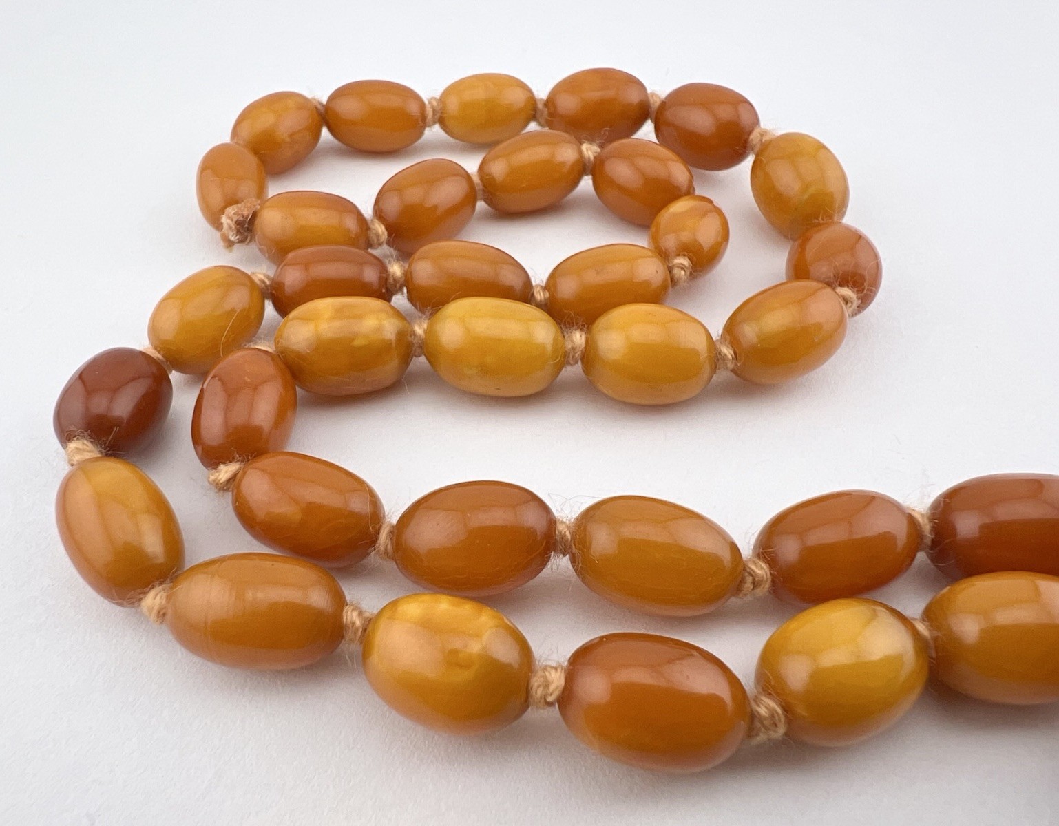 62.4g – Antique Butterscotch Egg Yolk Baltic Amber Swirl Round Bead Necklace 34″