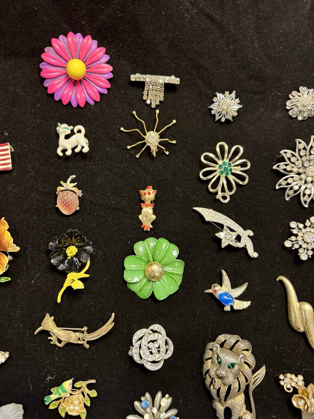 175 Pieces Estate Collection Vintage Brooches Coro, Kramer, Gerry’s, Ora Lisner