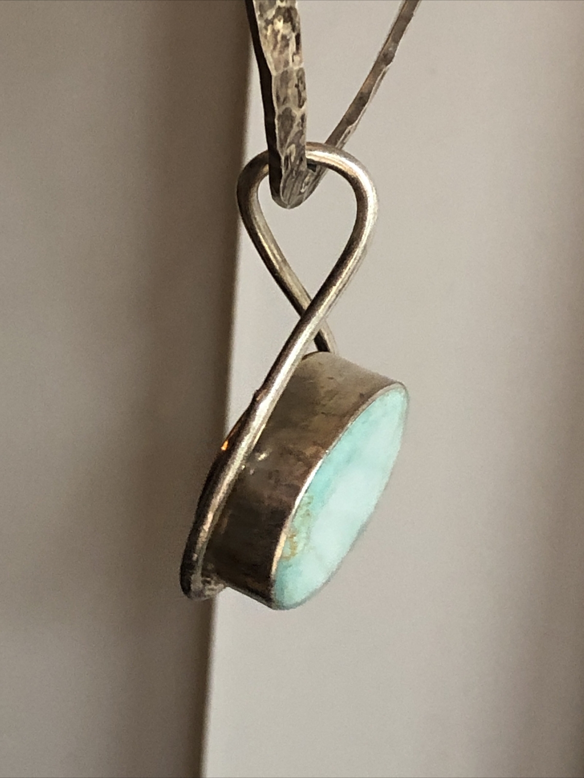 2. Vintage 925 Sterling Blue Stone Hammered V Wire Choker Necklace 44.4g, 15″