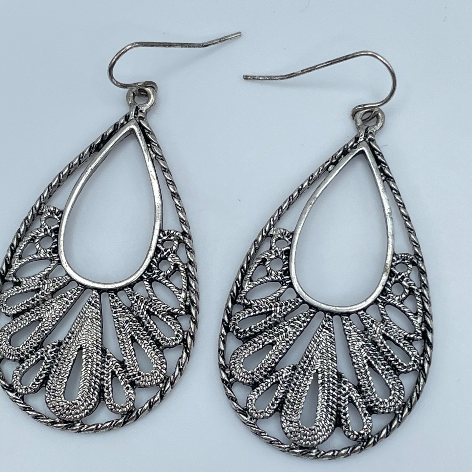 Vintage 90s Silver Tone Filigree Teardrop Dangle Earrings Boho Fashion Jewelry