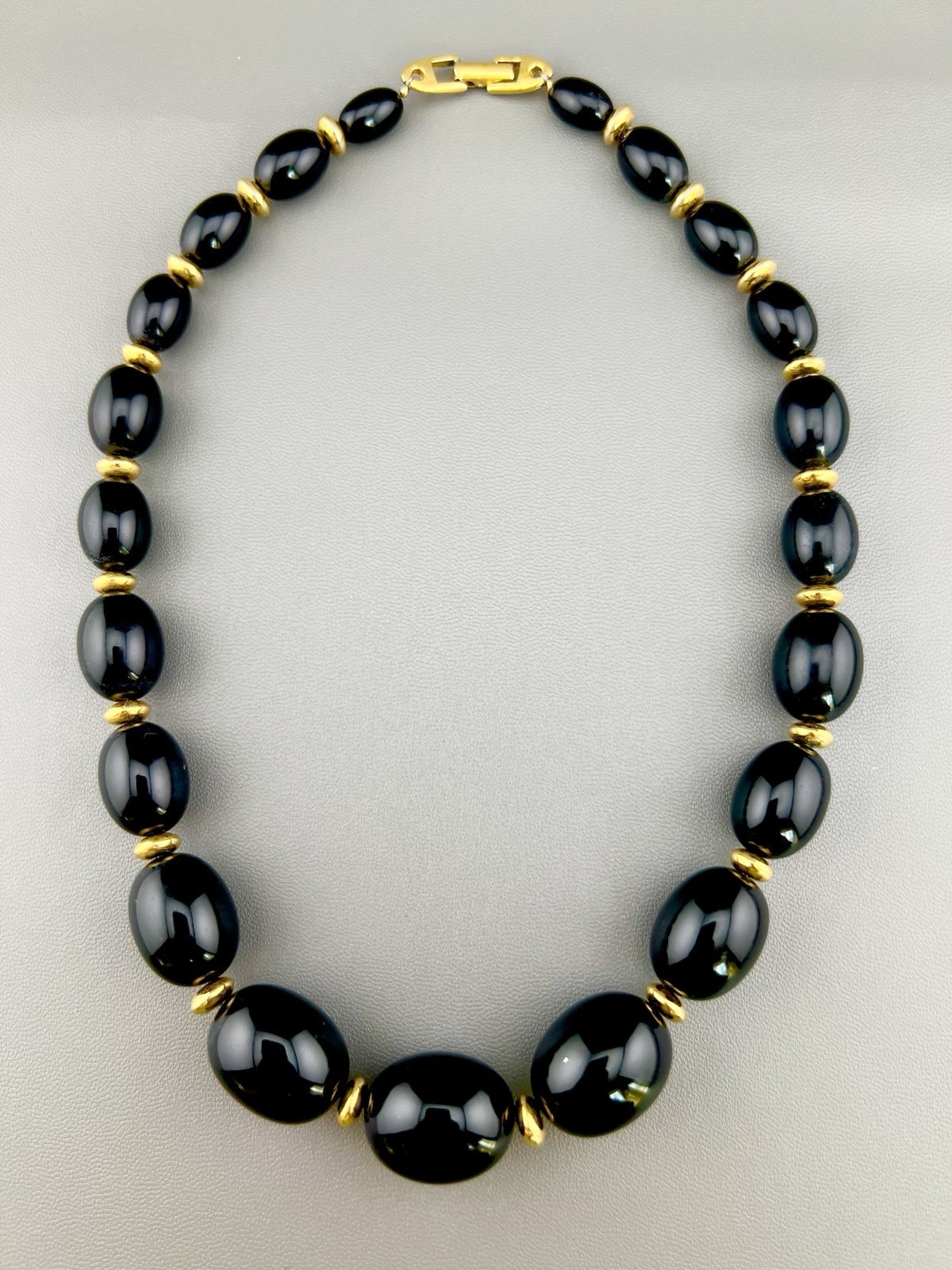 Vintage Napier Necklace Chunky Black Gold Tone Oval Lucite Signed 16”