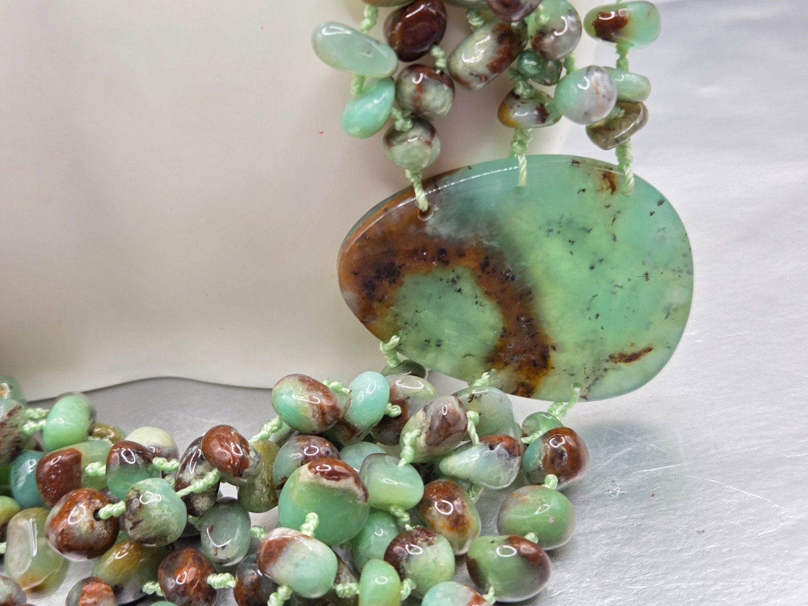 Vtg Sajen Chrysoprase Australia Green Jade Multi strand Beaded Necklace 19″