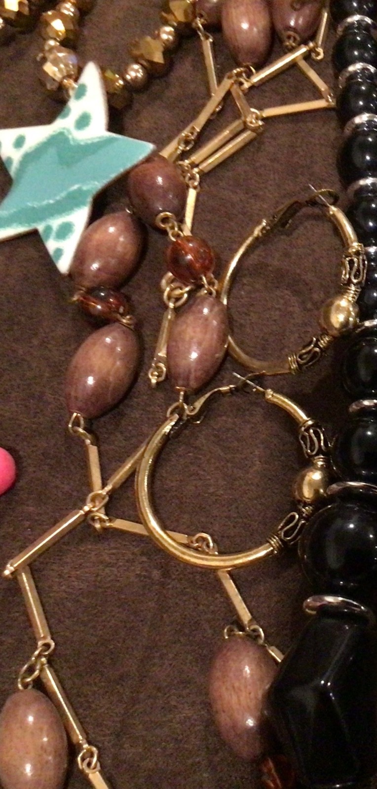 Vintage Style Costume Jewelry Lot – Necklaces, Bracelet, Brooches, earing– Mixed