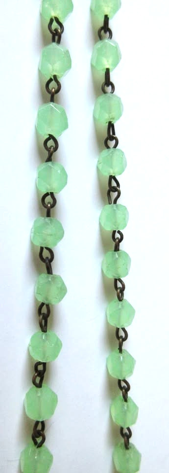 Vintage 34″ Czech Uranium Glass Flapper Necklace – Glows Under Black Light