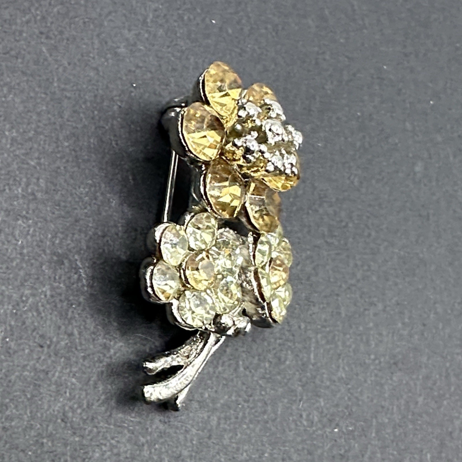 Flowers Clear Rhinestone Brooch Pin J44J