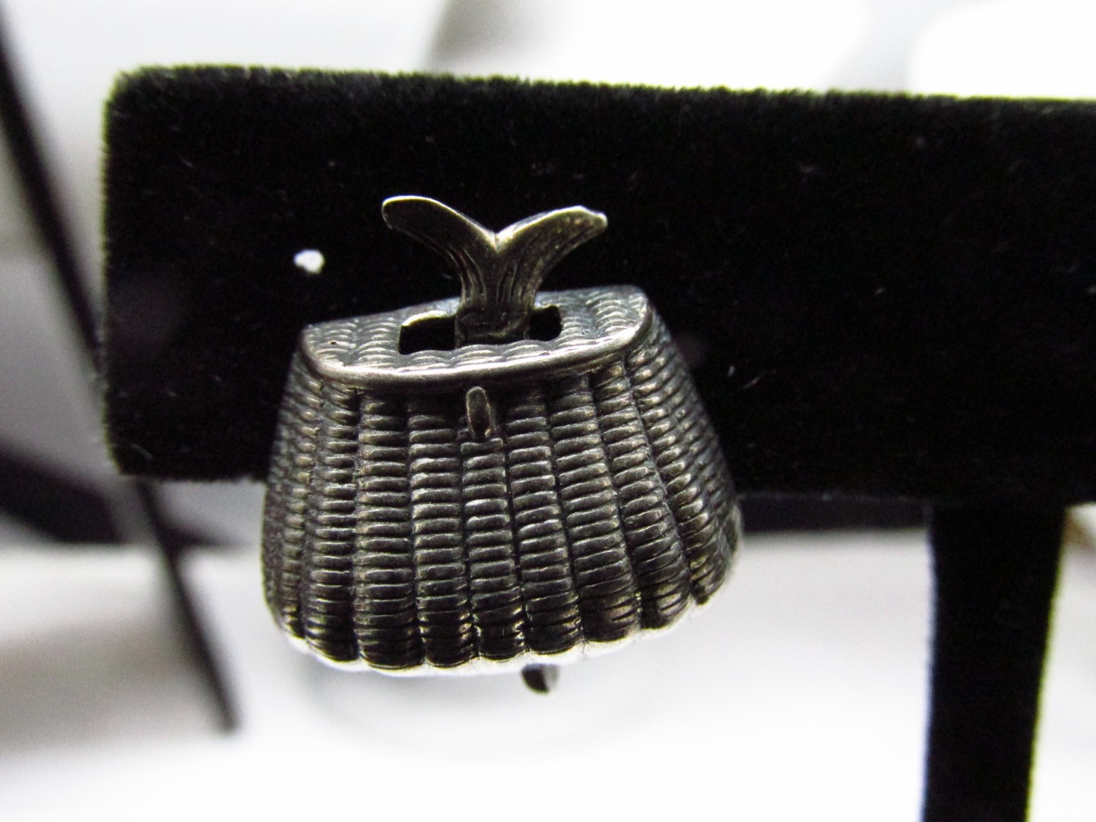Vintage Beau Sterling Silver Basket Design Screw Back Earrings .5″ #529