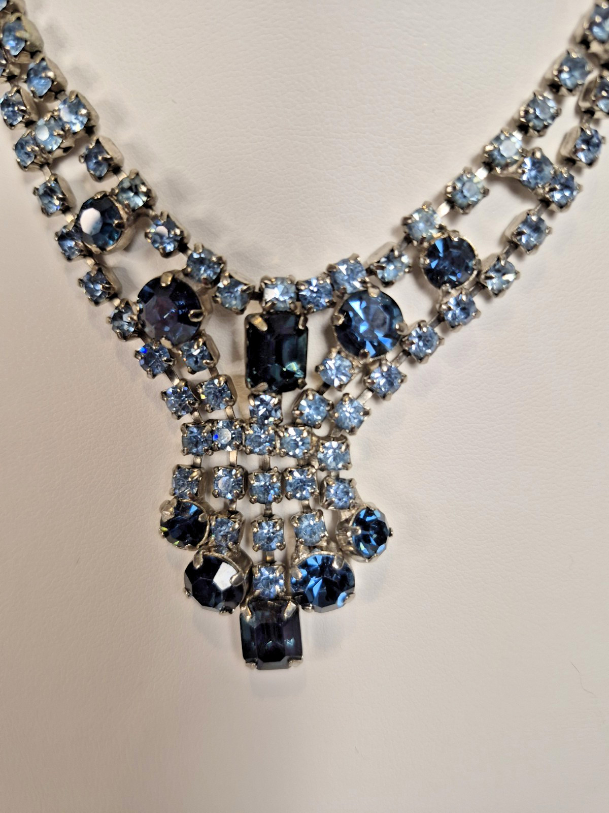 Vintage 1950s Necklace Choker Dark and Light Blue Rhinestones Prong Set 15″