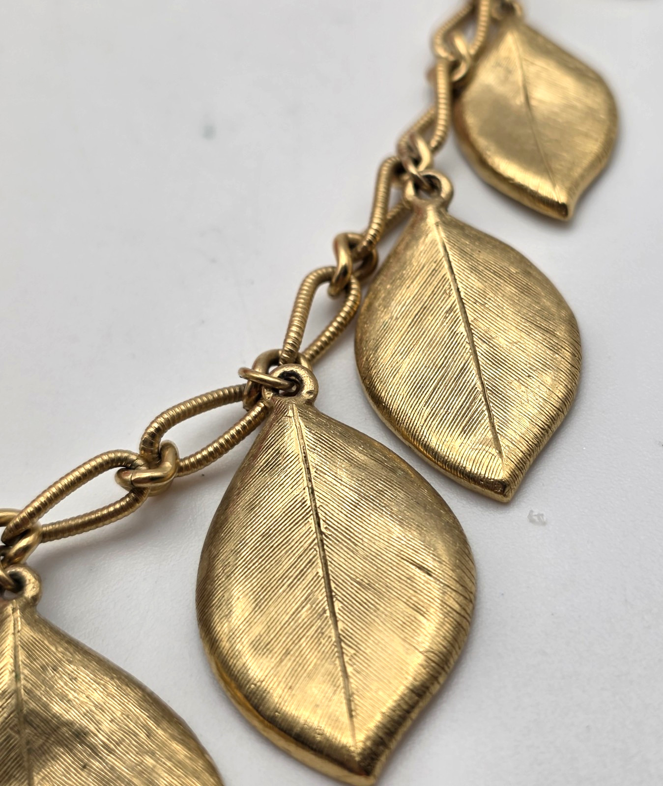 Vintage Gold Tone Leaf Fringe Necklace 23 In Textured Cable Chain Statement