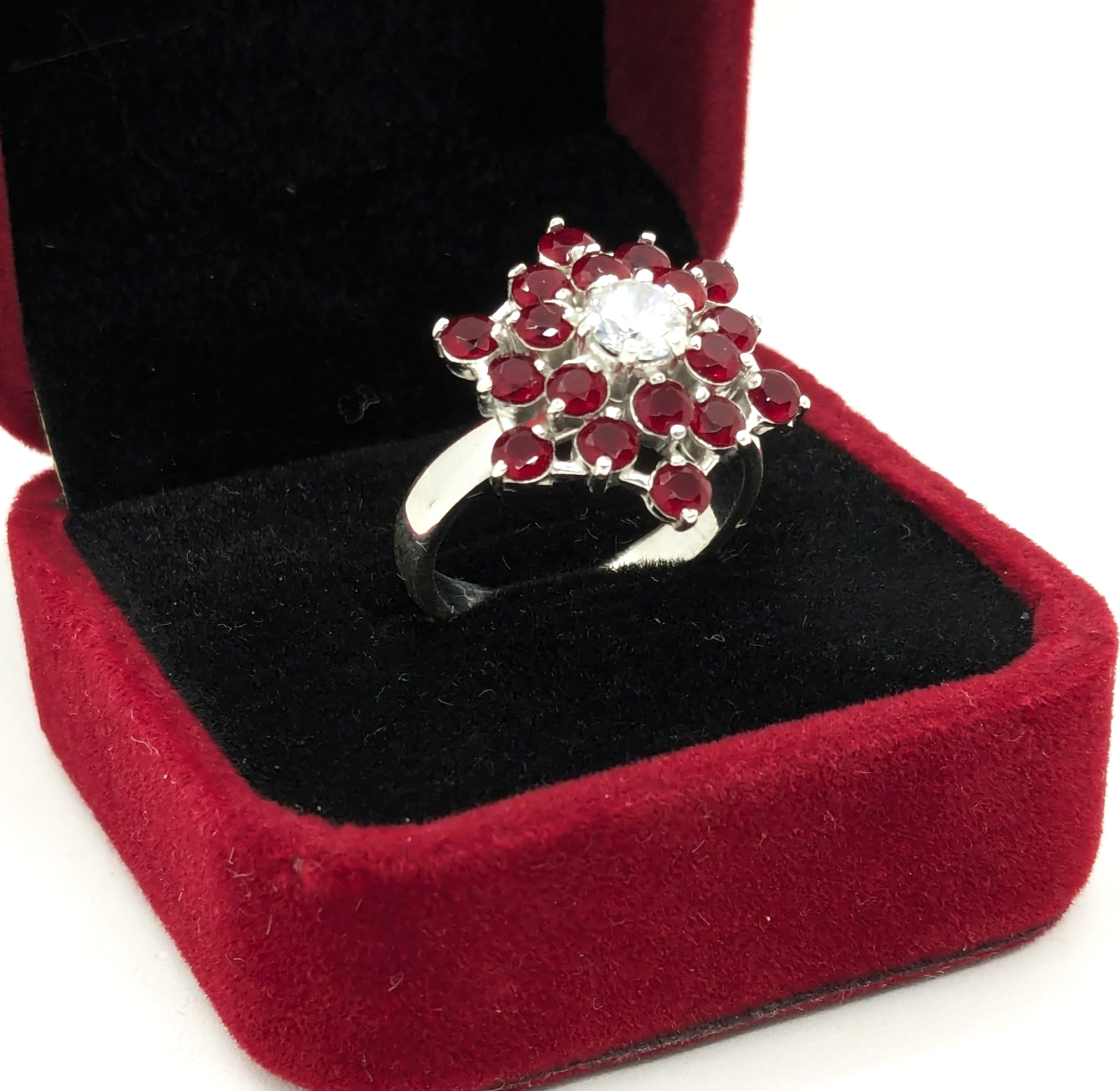 Vintage Luxury RING Sterling Silver 925 with Bright Stones -size: 7.5 (18mm) #68