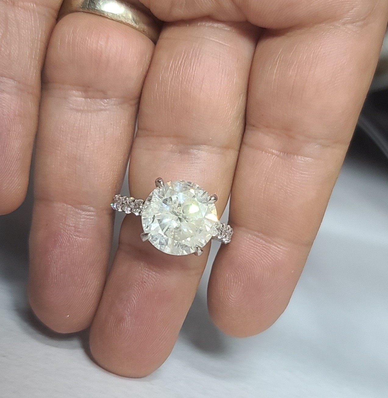 Vintage Platinum Engagement Ring 9.65CT. Natural Diamond Round Shape AGI Cert