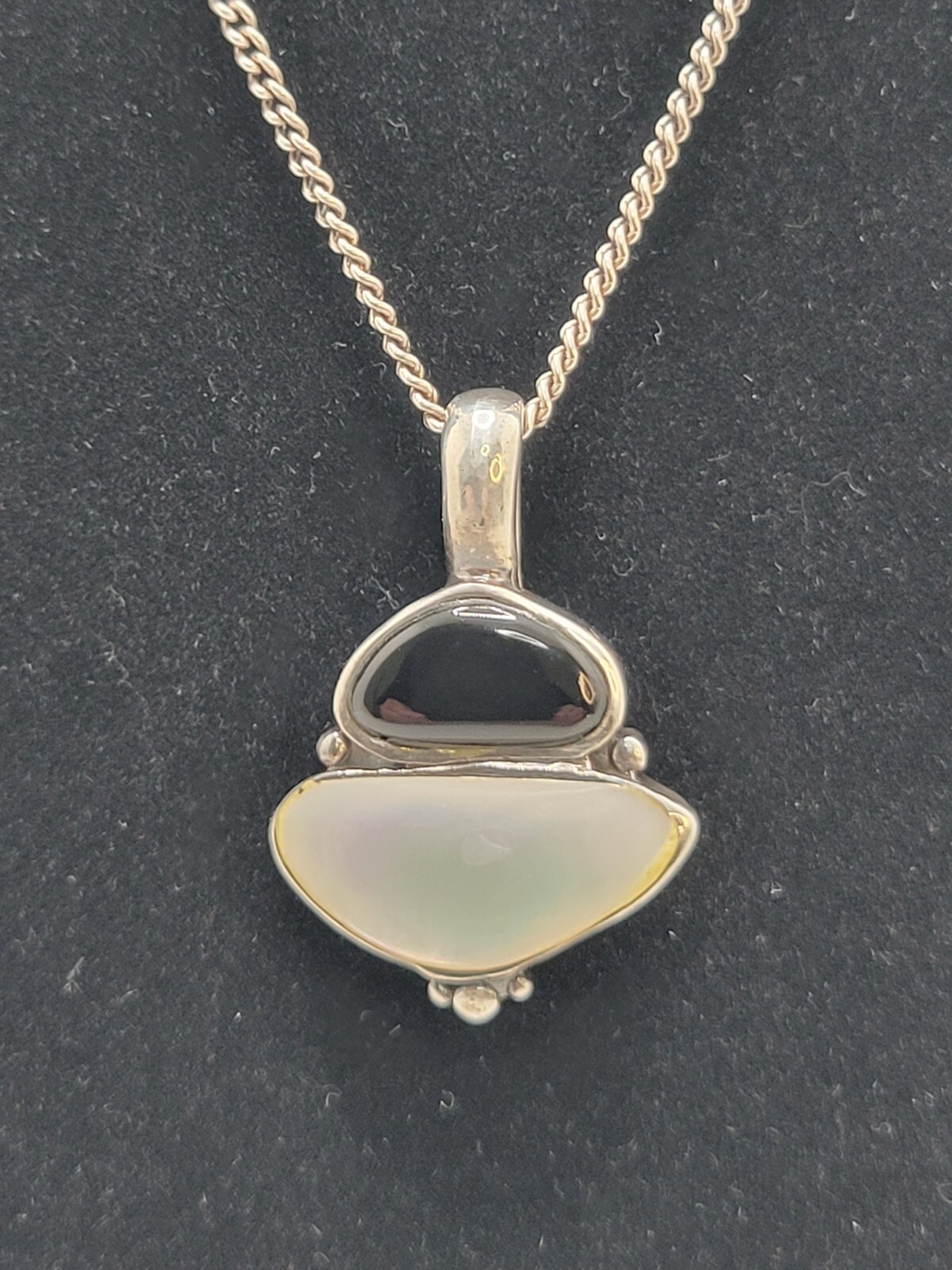 Vintage Black Onyx Mother of Pearl Pendant Necklace 925 Sterling Silver 20″ SW