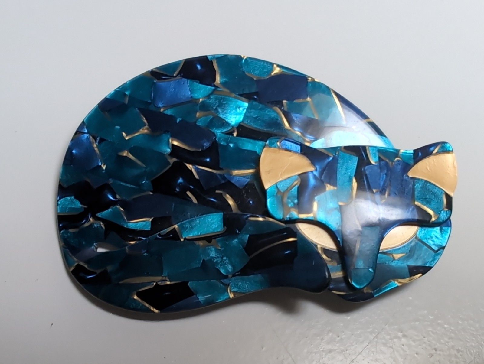 LEA STEIN Paris GOMINA Sleeping Cat Brooch Vintage Blue Gold Mosaic Acetate Pin