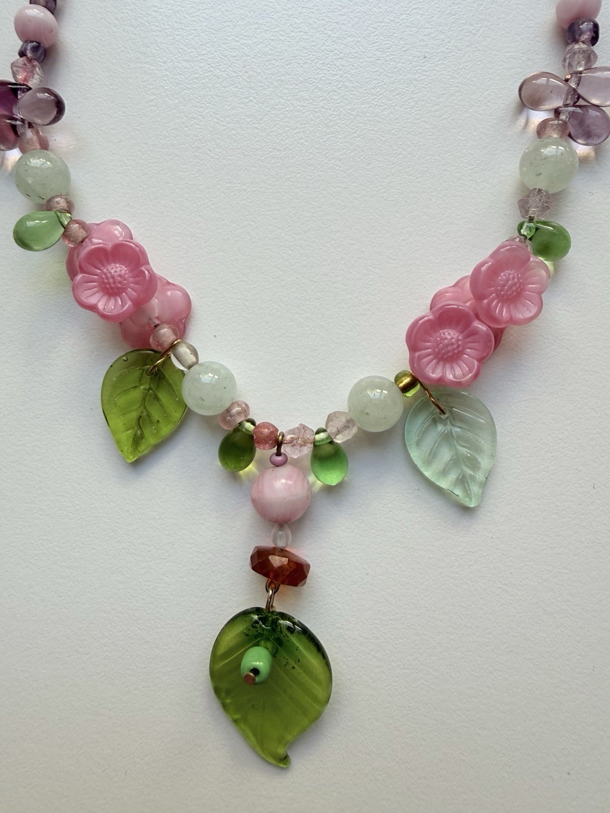 Vintage Czech Molded Glass Flower Bead Necklace (3353)