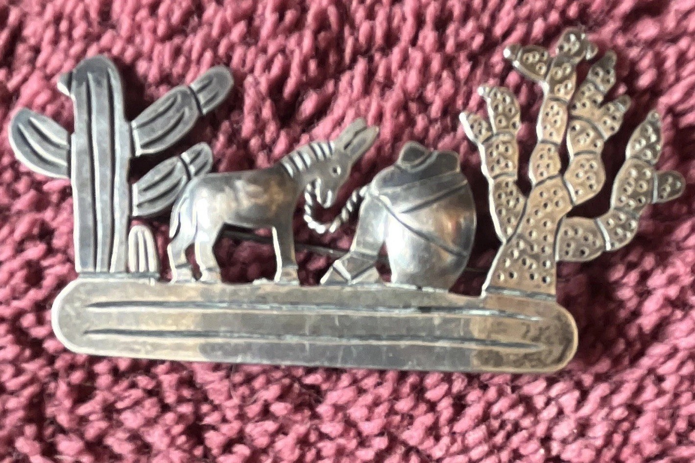 Silver Tone Desert Scene Brooch Pin Cactus Donkey Animal Theme doesn’t clasp