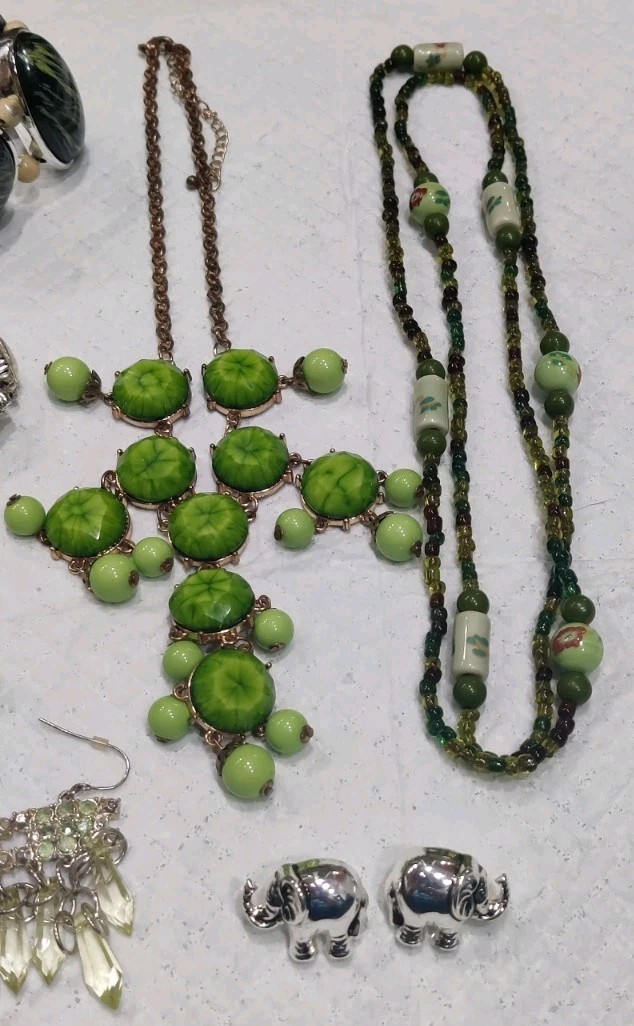 Lot Of Estate Costume Jewelry, 15 Pcs