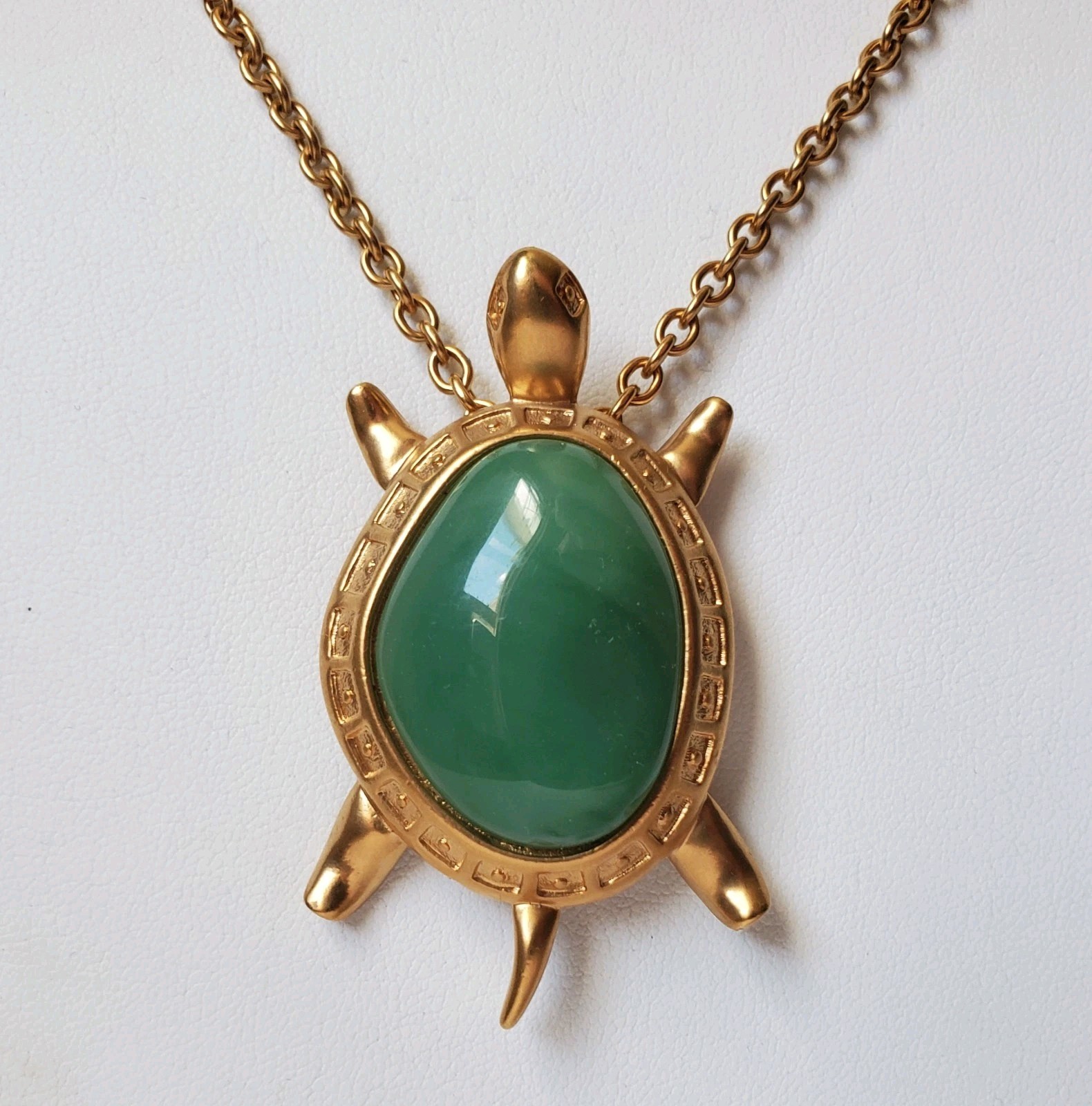 Avon Vintage Turtle Pin Pendant Necklace Brooch Faux Jade Green Gold Tone Signed