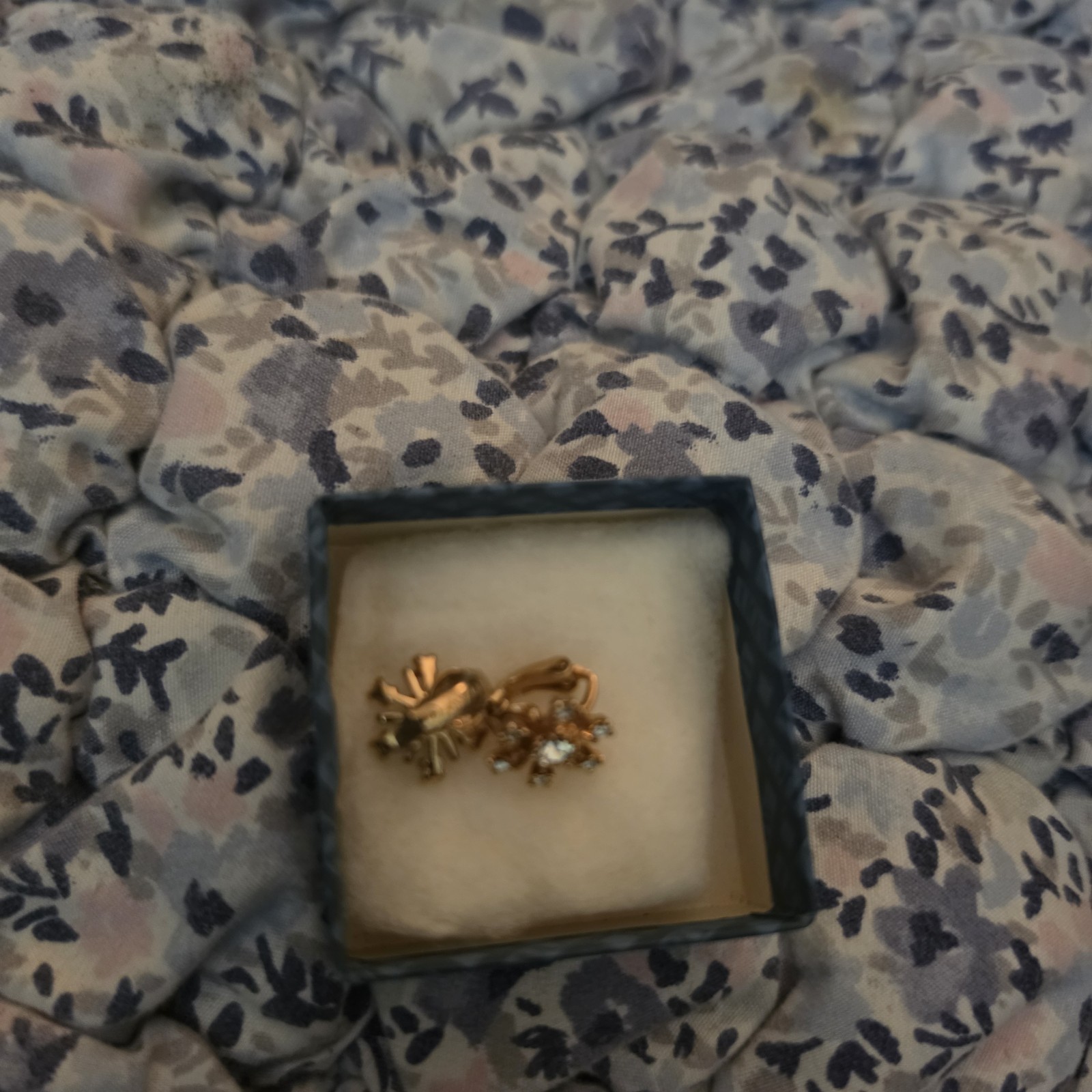 Vintage 1978 Avon Starburst Rhinestone Earrings Gold-Tone Clip In Original Box