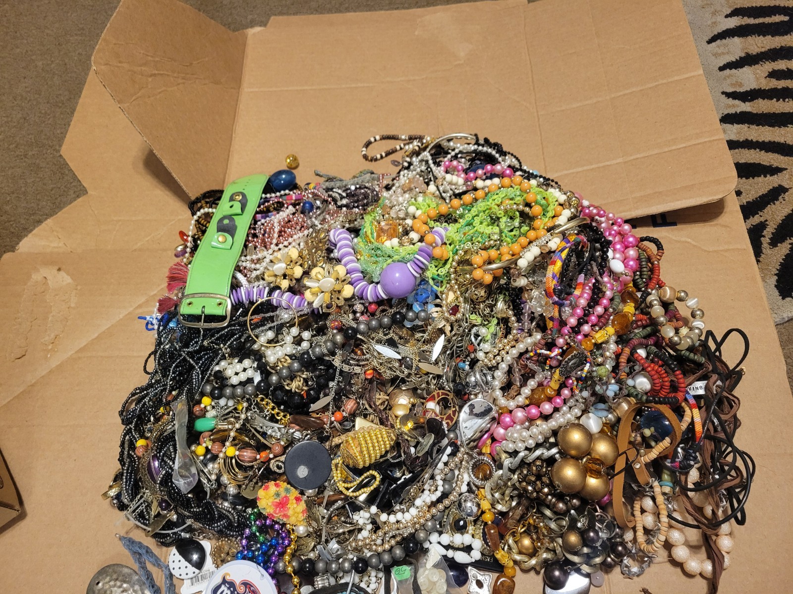 vintage-to Now-BROKEN -REAL JUNK-ALL NOT WEARABLE-GOLD TONE-jewelry Lot- 14 Lb