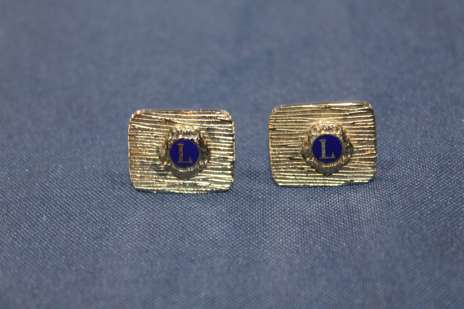 Collect Vintage Cufflinks Lions International Gold-Tone Alloy