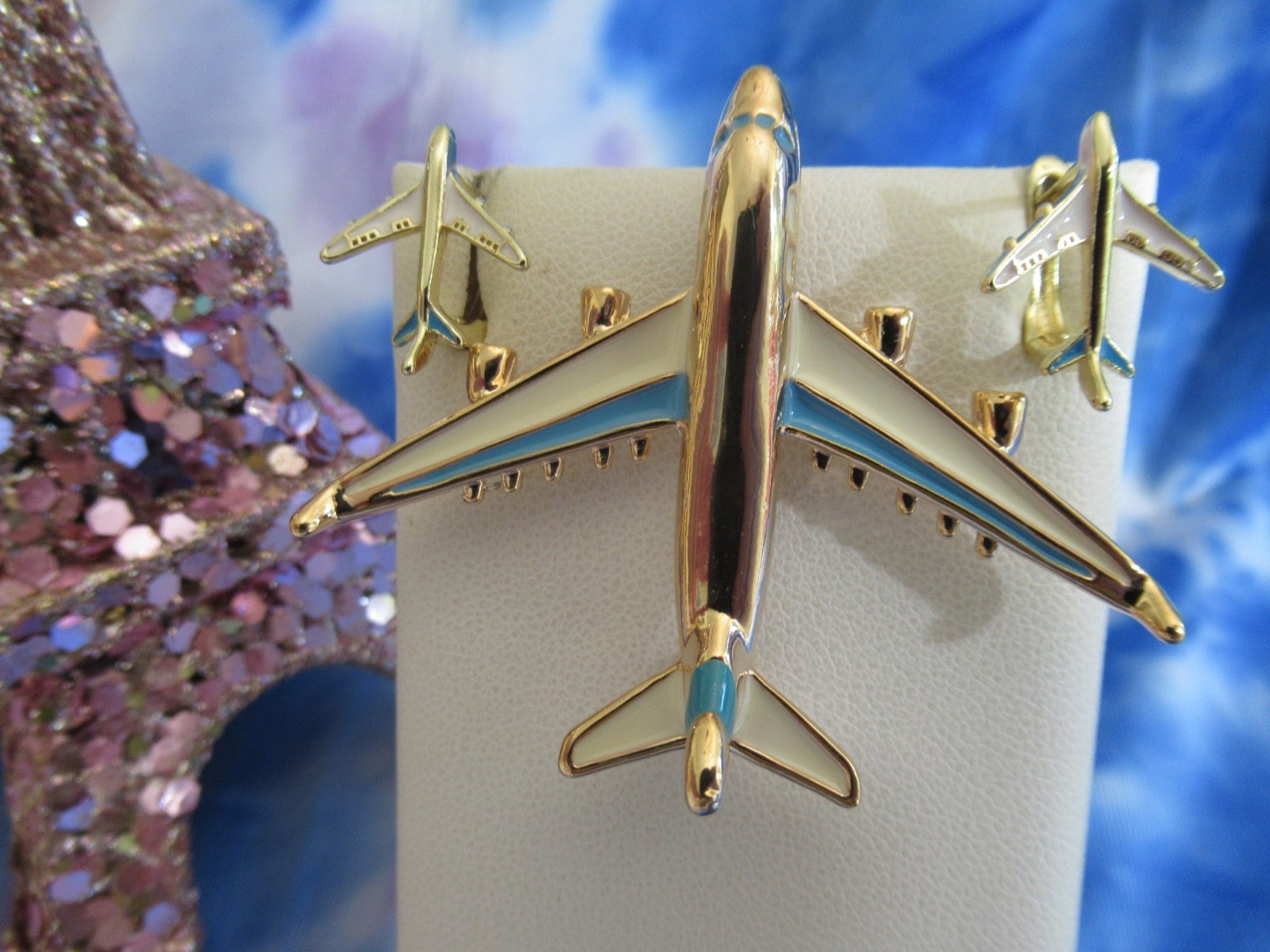 Nouveau Bon Voyage Airplane Brooch & Airplane Travel Pierced Earrings Set NEW