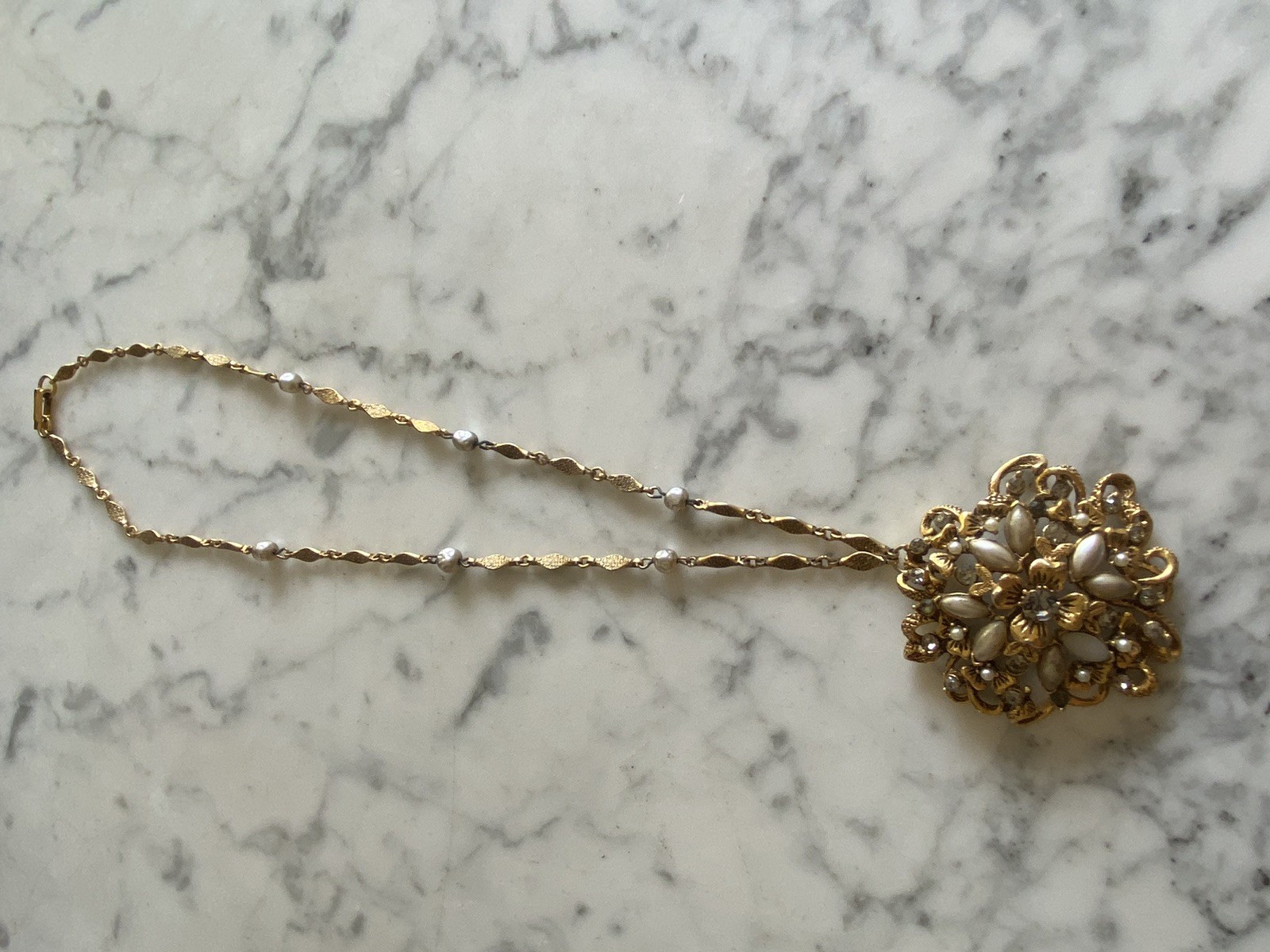 Vintage Jewelry Goldstone gold Chain Necklace Pendant Florenza rhinestone pearl