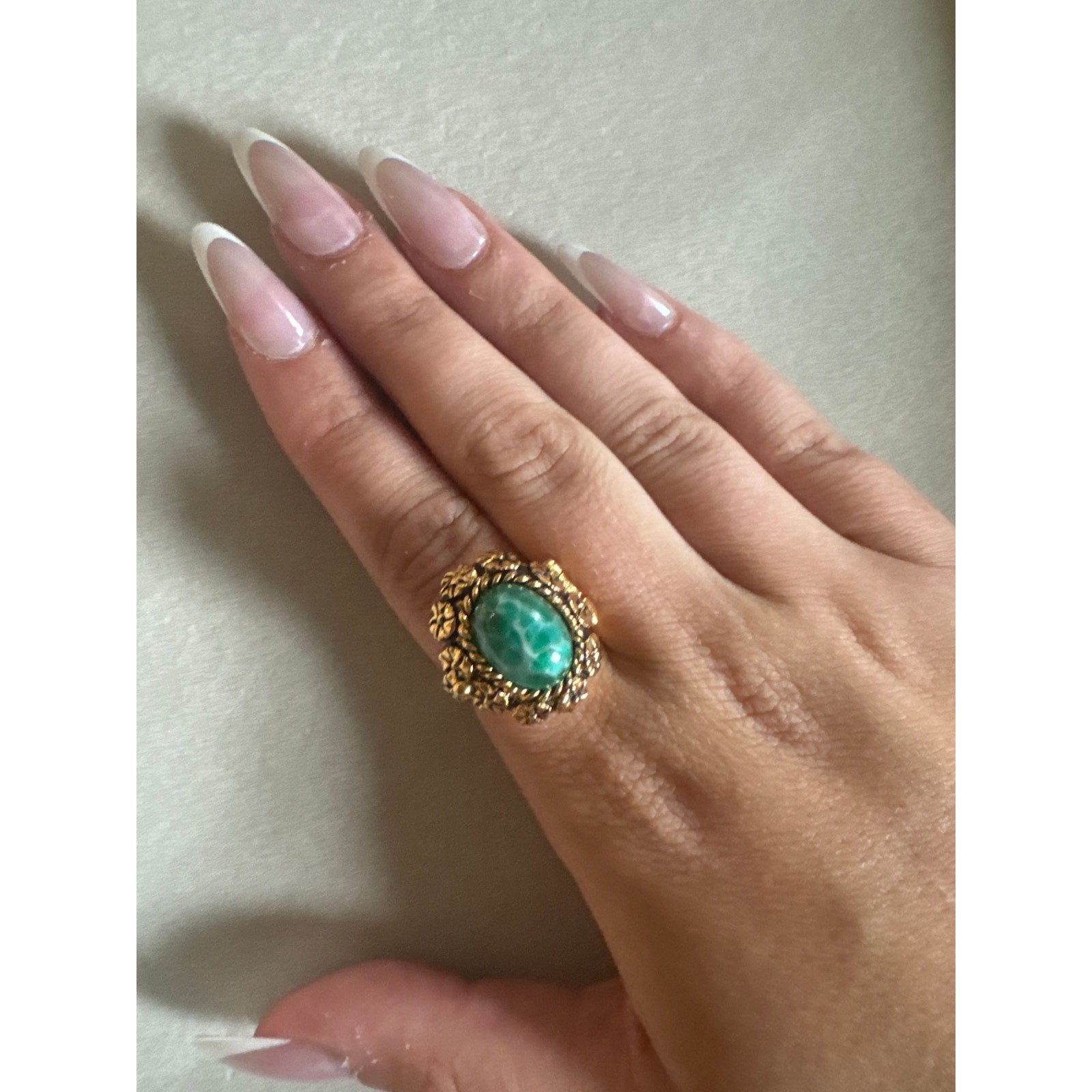 Vintage Sarah Coventry Gold-Tone Marbled-Green Cabochon Poison Ring – Size 6.75