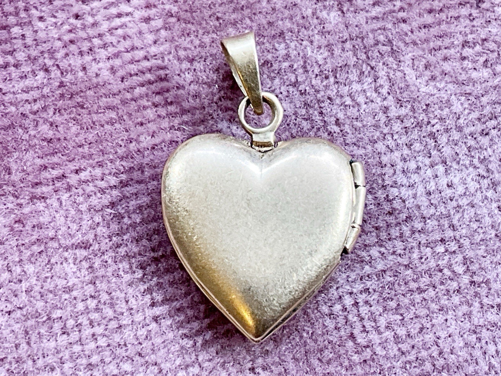 Vintage 14k Yellow Gold Heart Locket Pendant Charm with Etched Heart Design