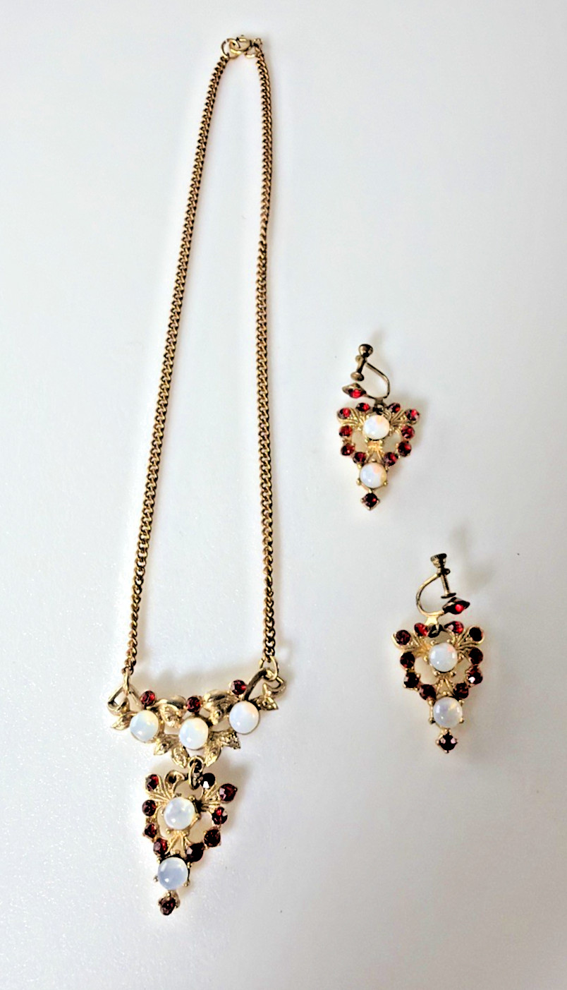 Vtg Gold Tone Lavalier Necklace & Earring Set Opaline Cabochons Red Rhinestones