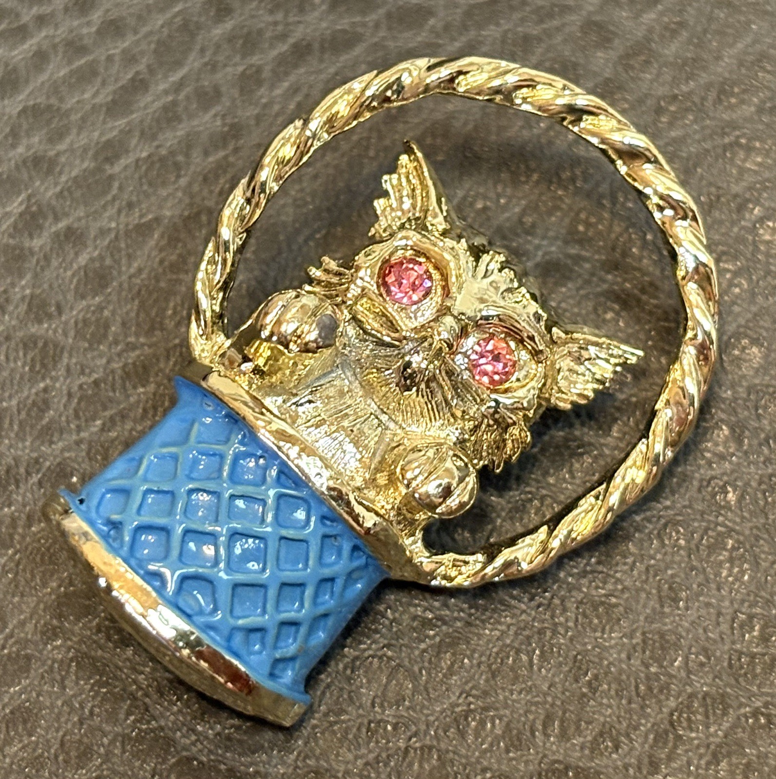 Gerry’s Vintage Kitten Cat Blue Enamel Basket Pin Pink Rhinestone Eyes Gold Tone