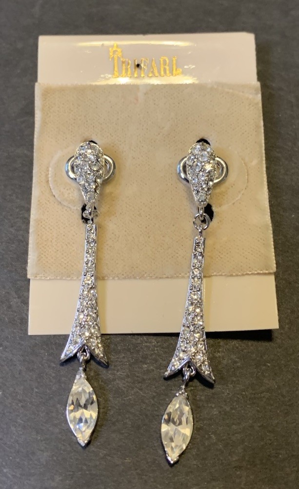 Vintage Trifari Silver Clear Rhinestone Drop Dangle Earrings Clip-on New Sparkle
