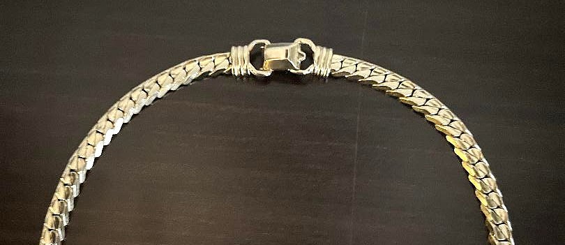Original Vintage CORO Pegasus Gold Tone Necklace. 15.75″ 1950s. Item #410