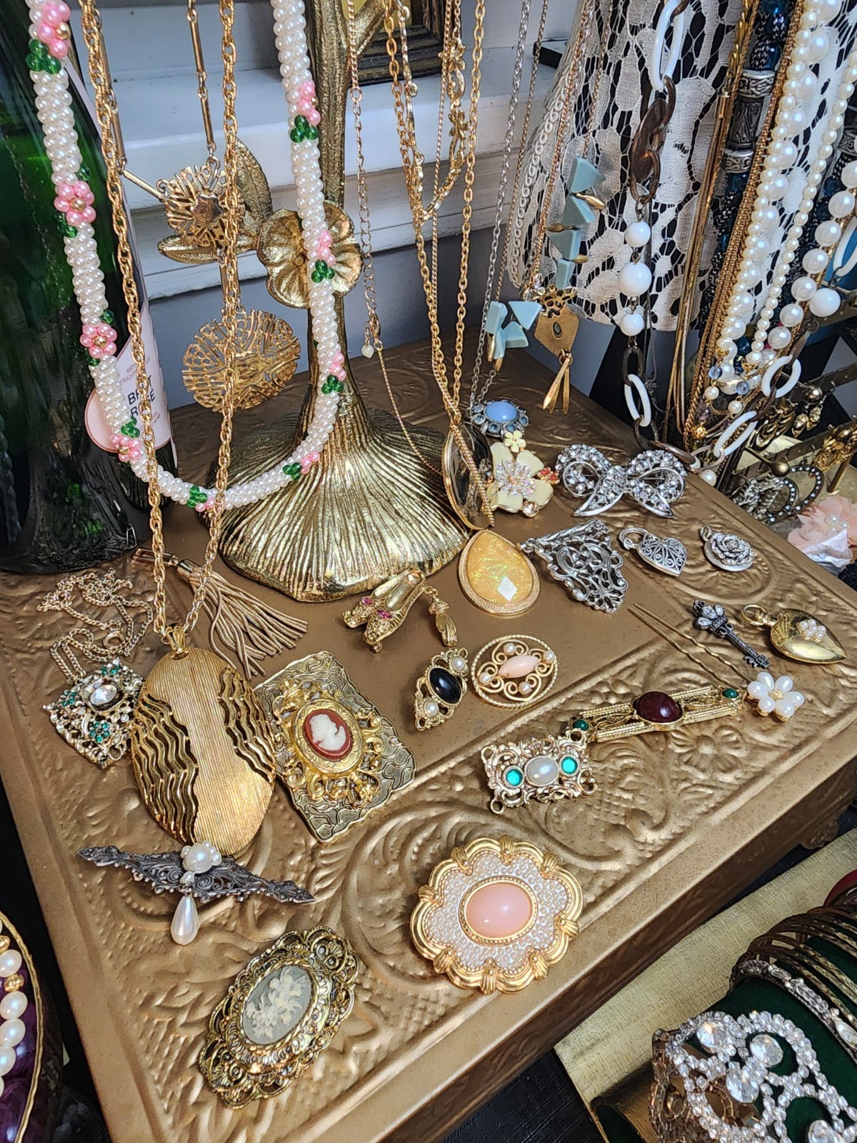 1 lb Vintage / Modern Jewelry Lot Wearable Rings, Bracelets, Brooches, Necklace
