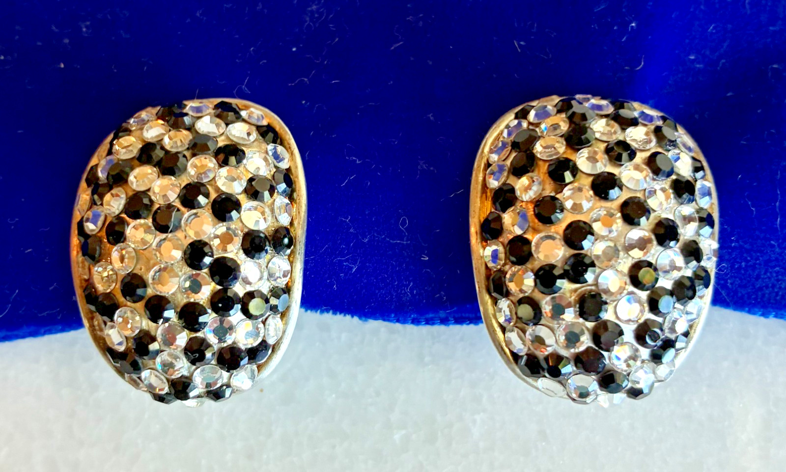 VTG Black Clear Rhinestone Pave Clip Earrings Glam Art Deco Style – 1 1/8″ Tall