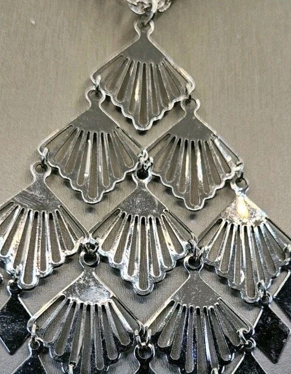 Vintage Large Pendant Necklace Fan Scallop Diamond Shape Silver Tone Chain 18″