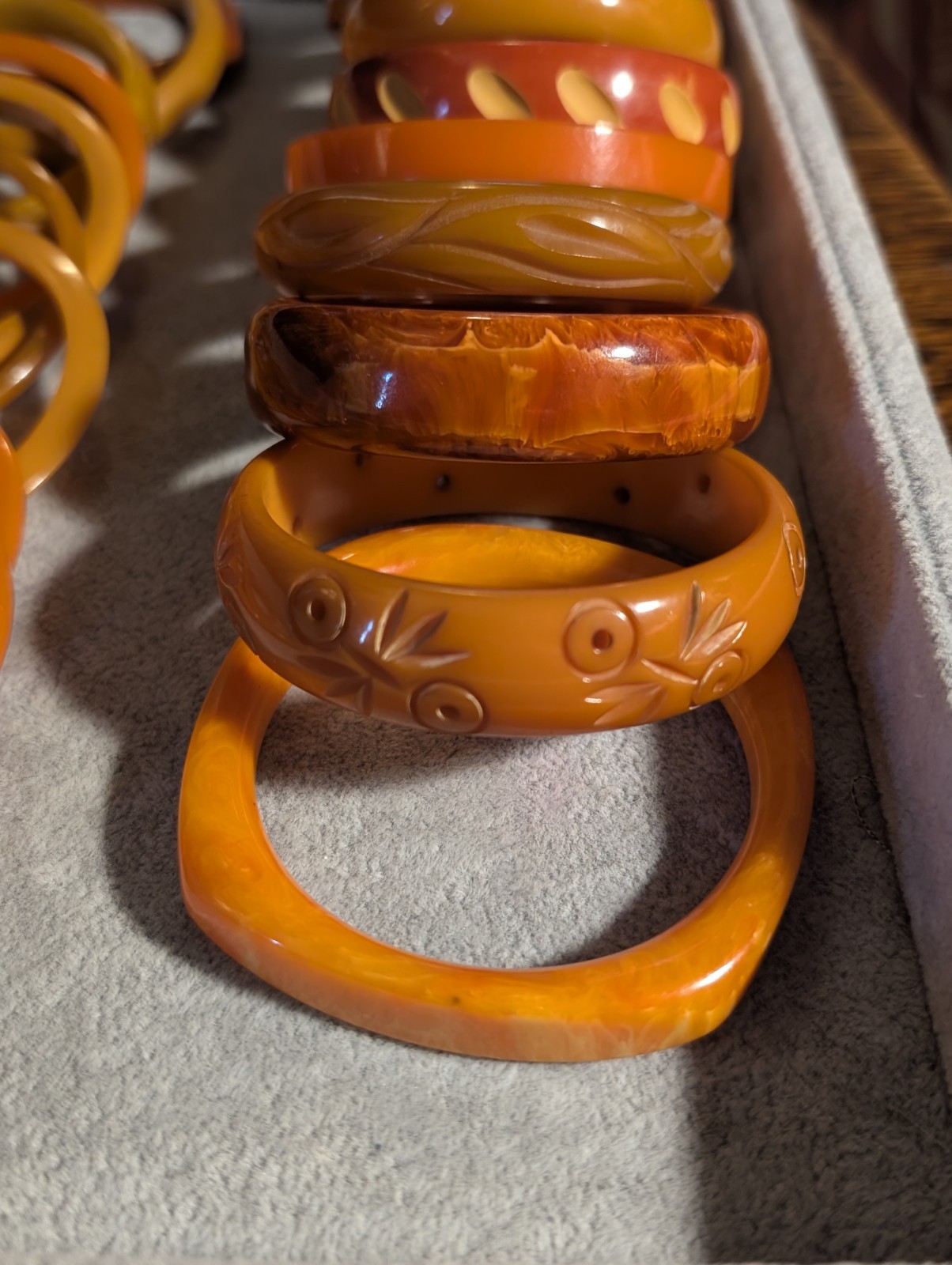 20 Vintage Bakelite Orange Bracelets! Carved – End Of The Day – Awesome Lot!