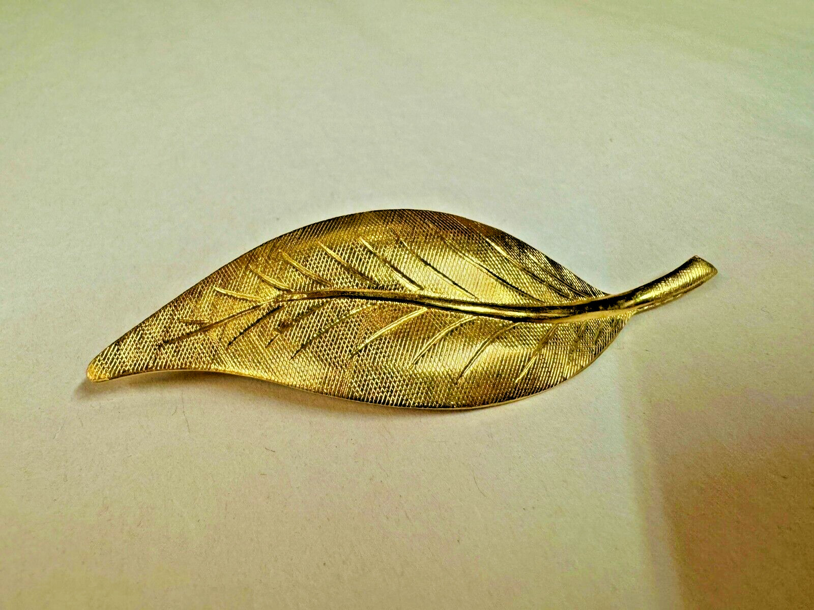 Vintage Leaf Brooch Gold Tone Pin Fall Autumn Any Occasion 3″