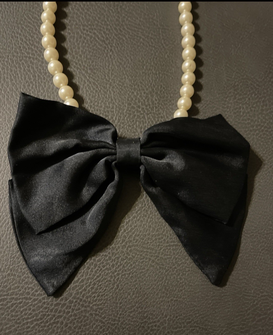 Faux Pearl Bow Necklace 7” Hang Vintage Costume Jewelry Hollywood Regency Glam