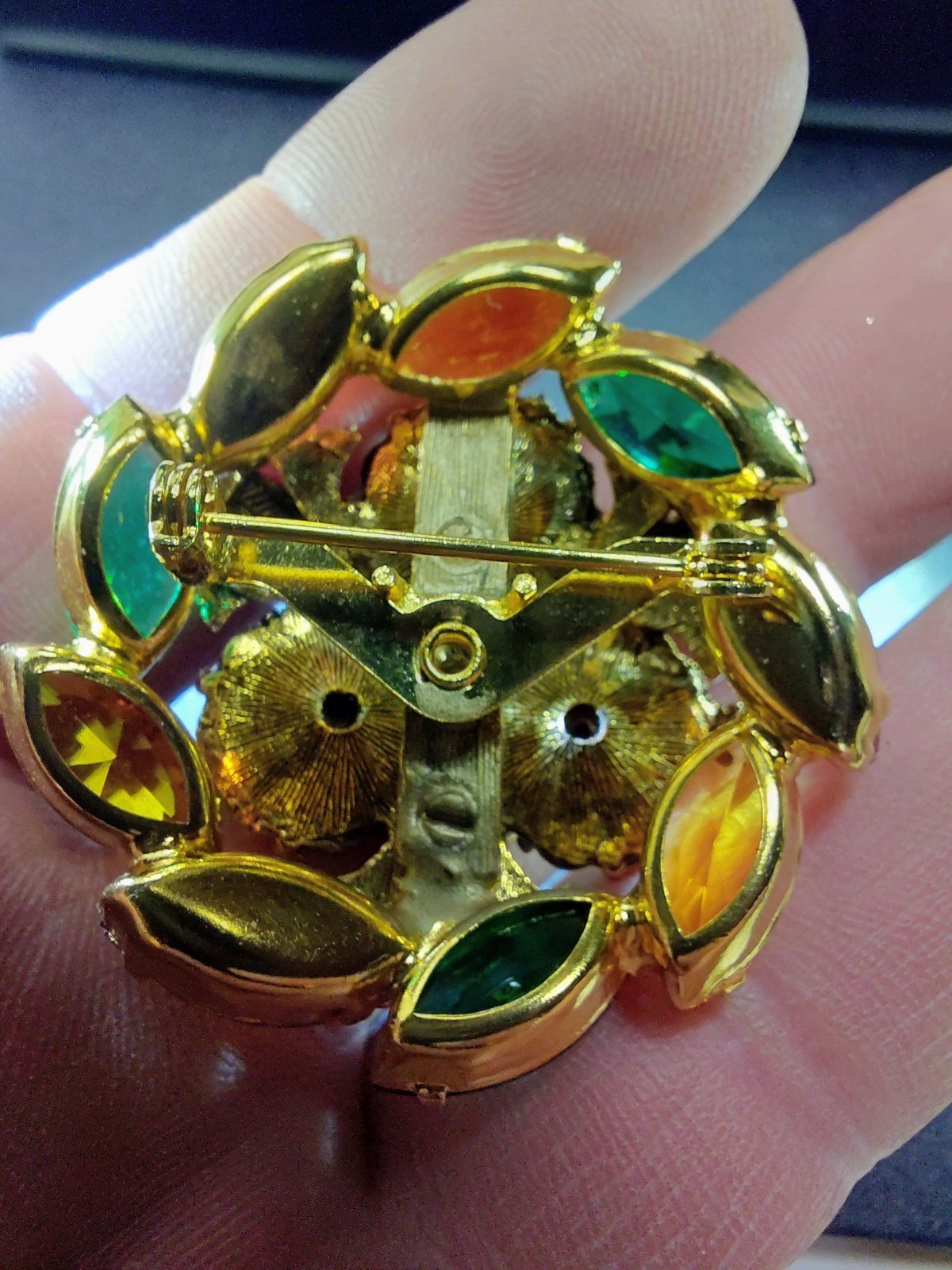 Vtg. JULIANA (Delizza & Elster) Domed Crystal Brooch- 1-5/8″ Dia.- Gorgeous!
